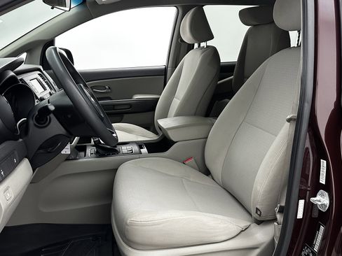 Used 2018 Kia Sedona LX image 13