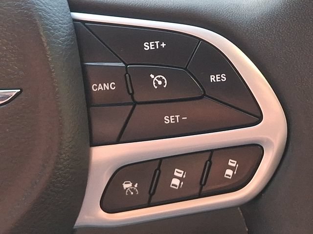 Used 2024 Chrysler Pacifica Limited FWD image 22