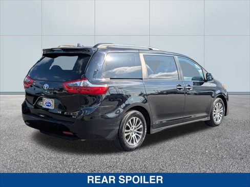Used 2020 Toyota Sienna XLE w/ XLE Navigation Package FWD image 5