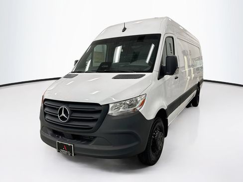 Used 2025 Mercedes-Benz Sprinter 3500 image 3