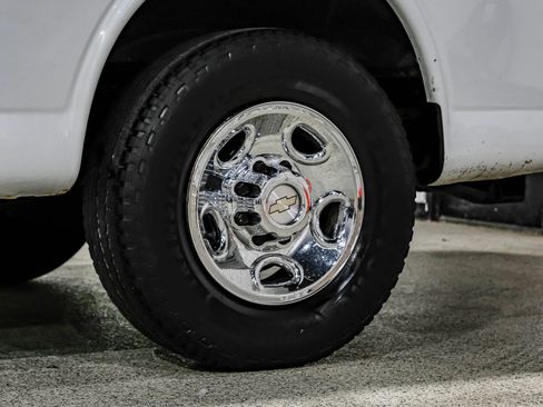 Used 2014 Chevrolet Express 2500 RWD image 47