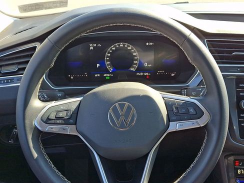 Used 2024 Volkswagen Tiguan SE image 19