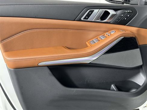 Used 2025 BMW X7 M60i image 17