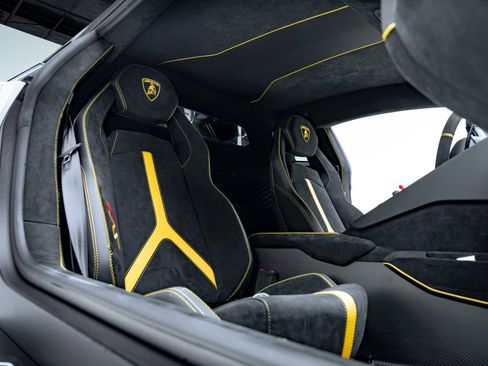 Used 2021 Lamborghini Aventador SVJ AWD/4WD image 45