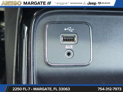 Used 2018 Jeep Compass Latitude w/ Popular Equipment Group FWD image 24