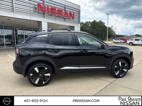 New 2025 Nissan Kicks SR image 8