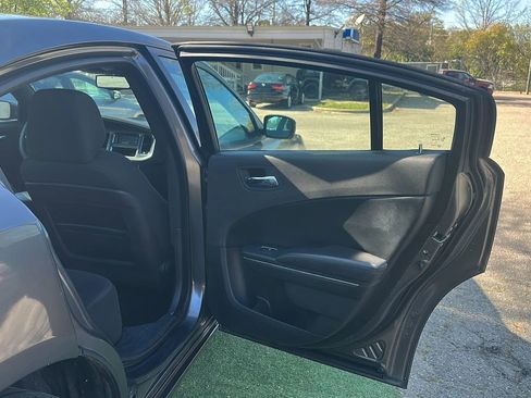 Used 2014 Dodge Charger SE w/ Sport Appearance Group image 22