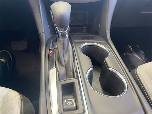 Used 2023 Chevrolet Equinox LT image 19