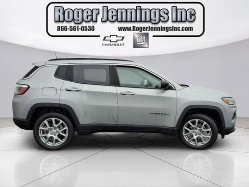 Used 2022 Jeep Compass Latitude image 5