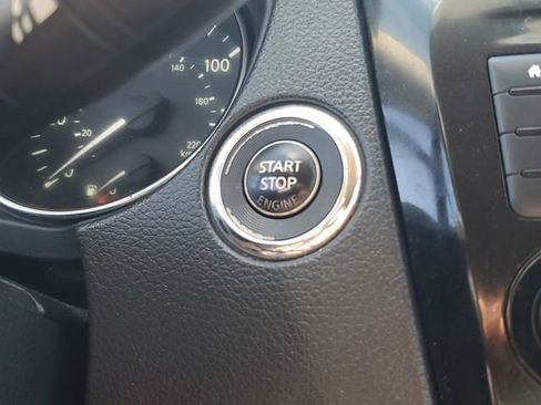 Used 2018 Nissan Rogue SV AWD/4WD image 22