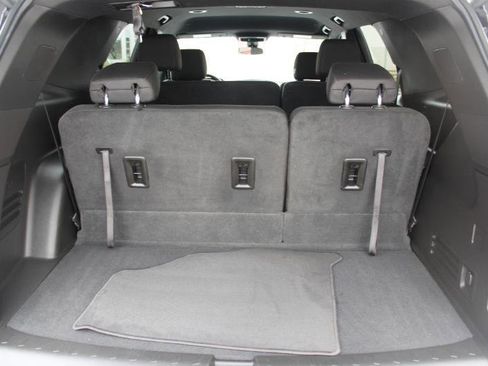 Used 2023 Chevrolet Traverse LT FWD image 14