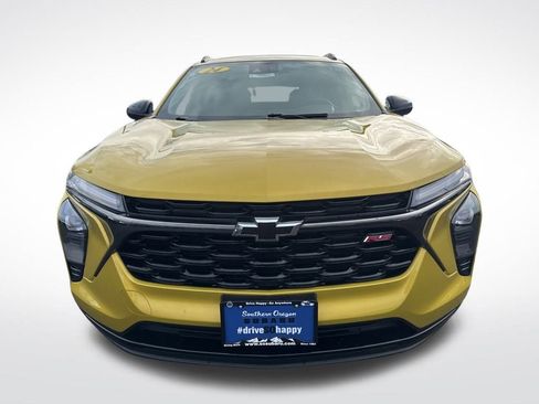 Used 2024 Chevrolet Trax RS w/ Sunroof Package image 2