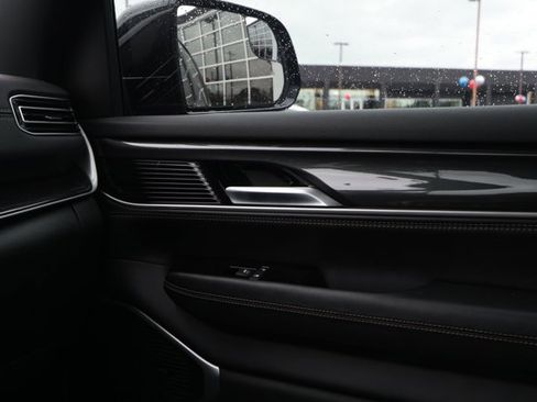 Used 2024 Jeep Wagoneer 4DR 2WD image 29