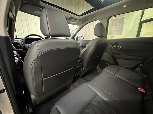 Used 2026 Nissan Rogue Platinum w/ Platinum Premium Package image 21