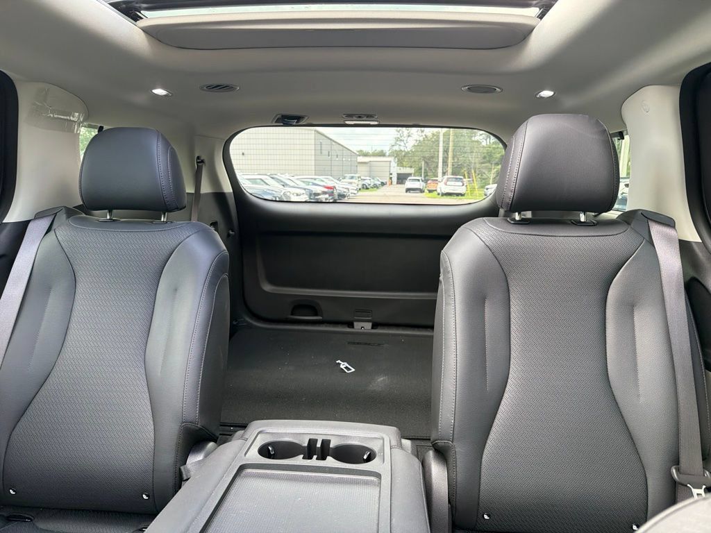 Certified 2023 Kia Carnival SX Prestige FWD image 24