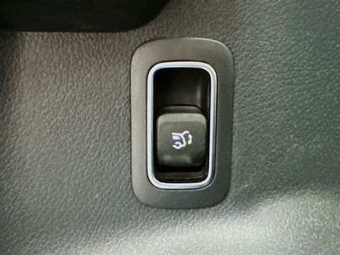 Used 2024 Mercedes-Benz GLB 250 image 34