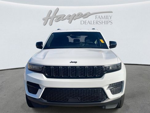 Used 2023 Jeep Grand Cherokee Altitude image 30