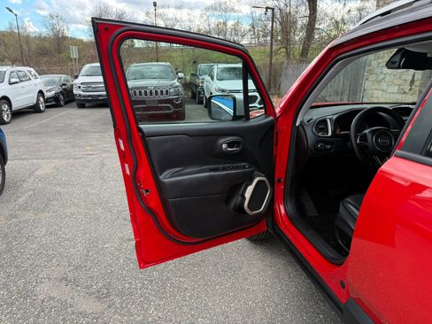 Used 2016 Jeep Renegade Limited image 32