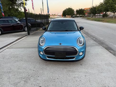 Used 2019 MINI Cooper 4-Door Hardtop w/ Premium Package image 4