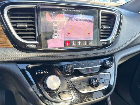 Used 2023 Chrysler Pacifica Pinnacle image 12