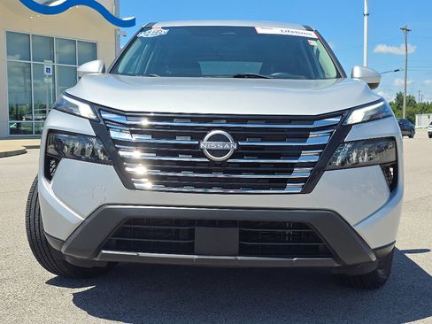Used 2024 Nissan Rogue SV FWD image 5