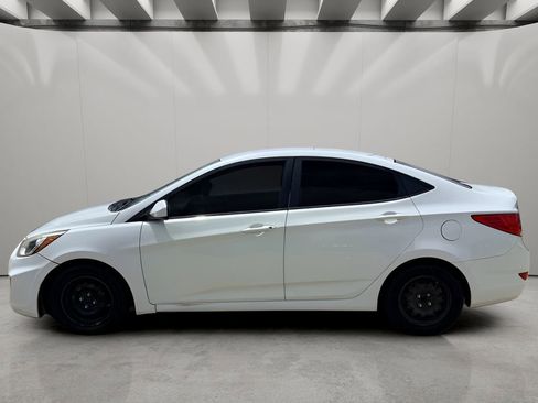 Used 2017 Hyundai Accent SE FWD image 2