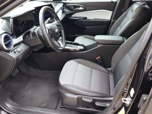 Used 2025 Chevrolet Trax LT w/ LT Convenience Package FWD image 15
