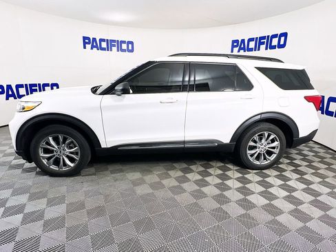 Certified 2023 Ford Explorer XLT w/ Equipment Group 202A AWD/4WD image 5