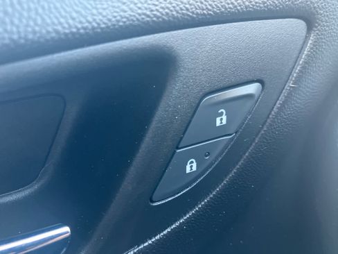 Used 2022 Chevrolet Equinox LS w/ LS Convenience Package FWD image 12