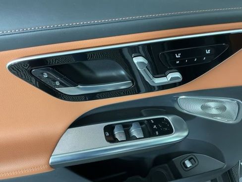 Used 2023 Mercedes-Benz GLC 300 4MATIC image 14