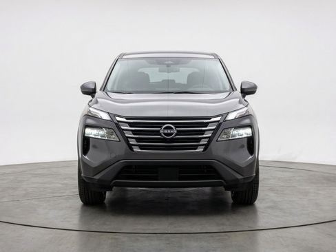 Used 2025 Nissan Rogue SV image 2