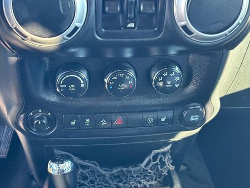 Used 2016 Jeep Wrangler Unlimited Sahara w/ Connectivity Group image 22