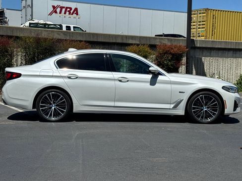 Used 2023 BMW 530e w/ Premium Package RWD image 3