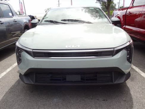 Used 2025 Kia K4 FWD image 2