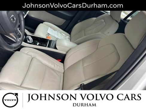 Used 2023 Volvo XC40 B5 Plus w/ Driver Assist Package AWD/4WD image 7