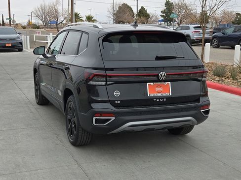 Used 2025 Volkswagen Taos SE FWD image 9