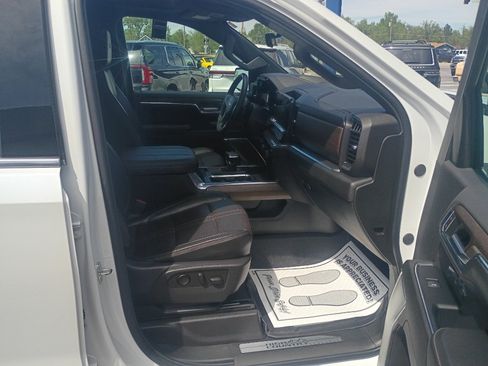 Used 2024 Chevrolet Silverado 1500 High Country w/ High Country Premium Package AWD/4WD image 12