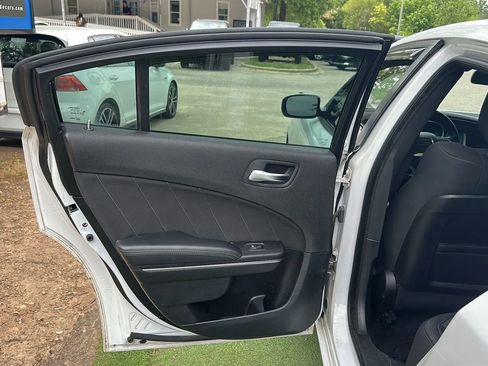 Used 2016 Dodge Charger SXT RWD image 18