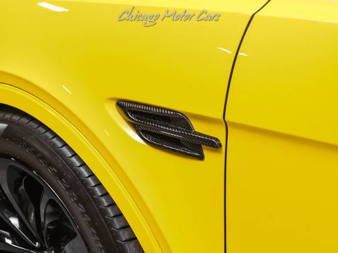 Used 2017 Bentley Bentayga image 40