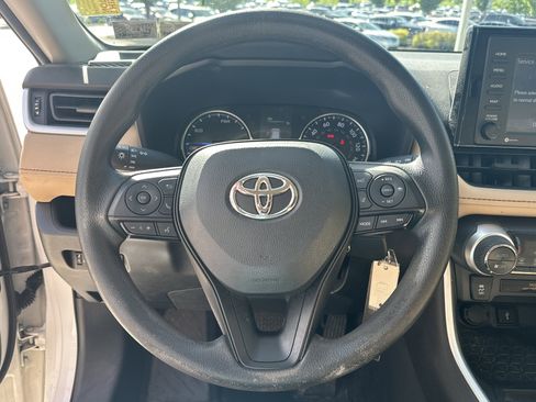Used 2022 Toyota RAV4 LE AWD/4WD image 17