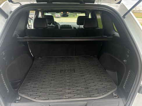 Used 2019 Jeep Grand Cherokee Altitude AWD/4WD image 34