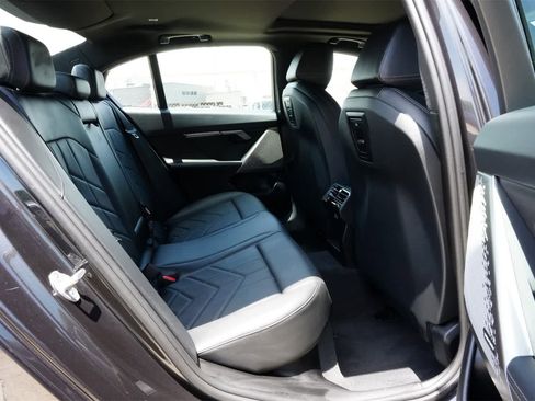 Used 2024 BMW i5 eDrive40i image 22