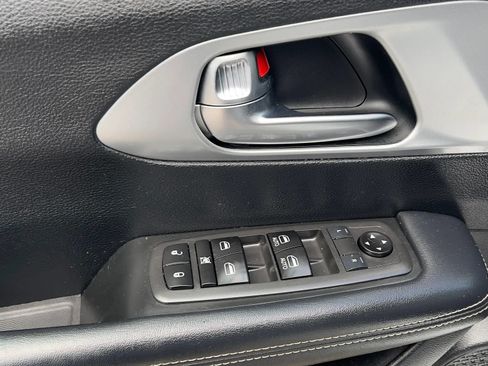 Used 2019 Chrysler Pacifica Touring Plus w/ Advanced Safetytec Group FWD image 25