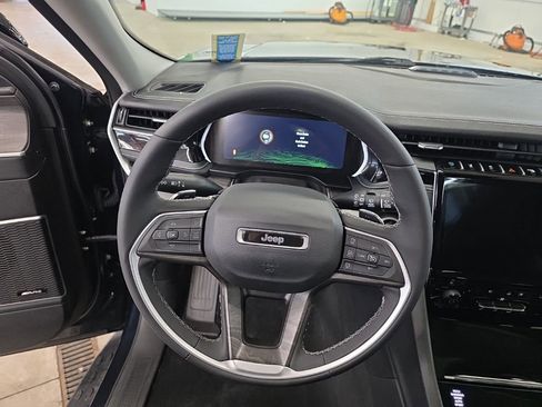 Used 2023 Jeep Grand Cherokee 30th Anniversary AWD/4WD image 9