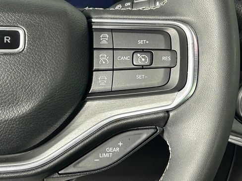 Used 2023 Jeep Wagoneer Series II AWD/4WD image 30