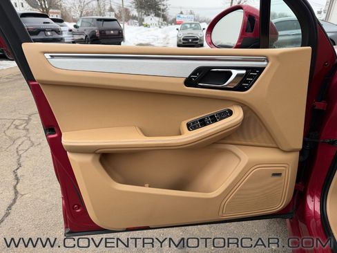 Used 2015 Porsche Macan Turbo image 31