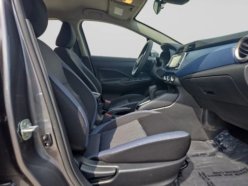 Used 2025 Nissan Versa SV FWD image 33