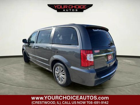 Used 2016 Chrysler Town & Country Touring-L FWD image 3