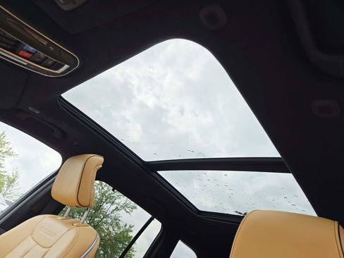 Used 2025 Jeep Grand Cherokee Summit AWD/4WD image 10