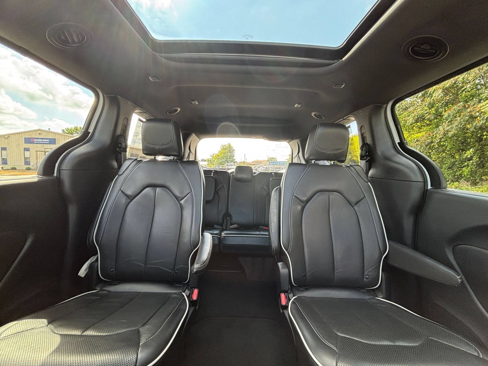 Used 2025 Chrysler Pacifica Limited FWD image 41